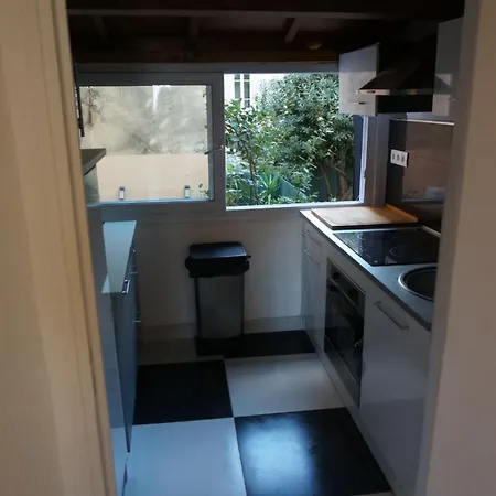 Grand De 30m2 !central !spacieux !different ! Apartment