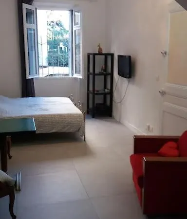 Grand De 30m2 !central !spacieux !different ! Cannes