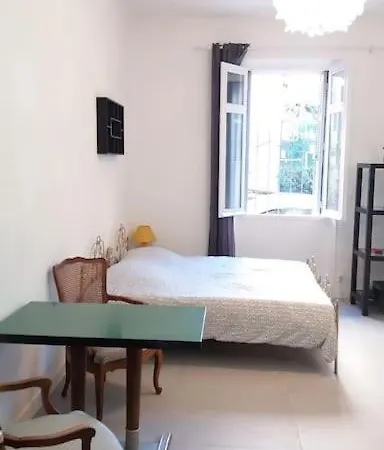 Grand De 30m2 !central !spacieux !different ! Appartement