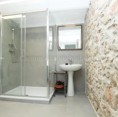Grand De 30m2 !central !spacieux !different ! *