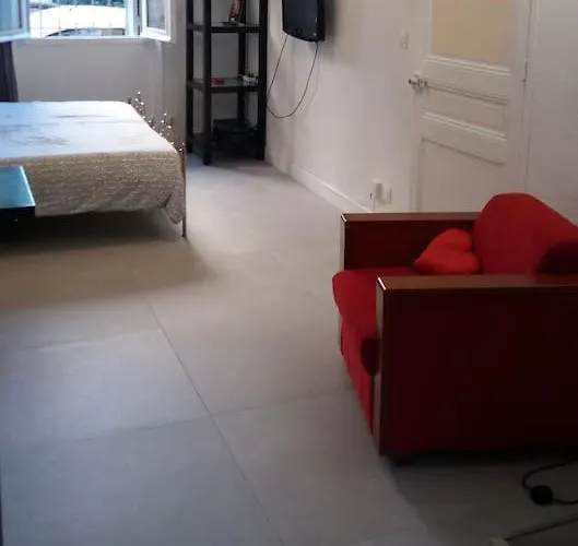 Grand De 30m2 !central !spacieux !different ! Cannes