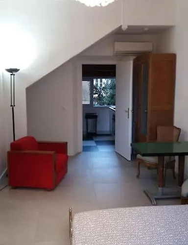 Grand De 30m2 !central !spacieux !different ! Apartment