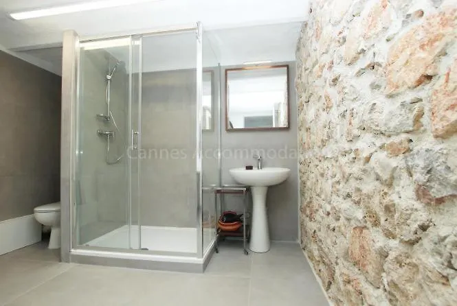 Grand De 30m2 !central !spacieux !different ! *